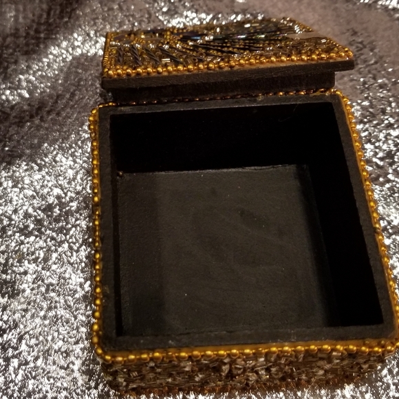 Square Beaded Mini Jewelry Box - Picture 5 of 6